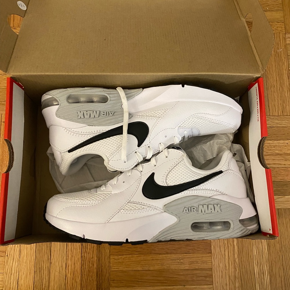 NWT Women’s Nike Air Max Sneakers